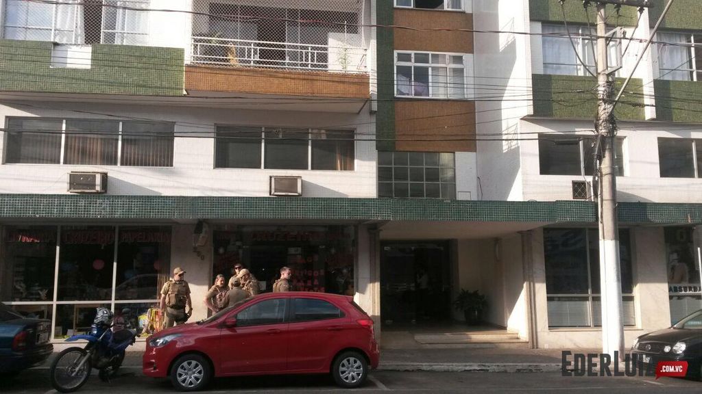 Ladrões agem em plena luz do dia e levam joias de apartamento no Centro