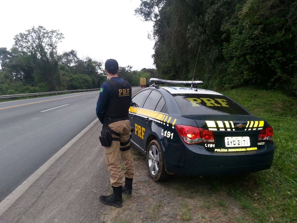 Fiscalização da PRF flagra imprudências em fiscalização de ultrapassagens