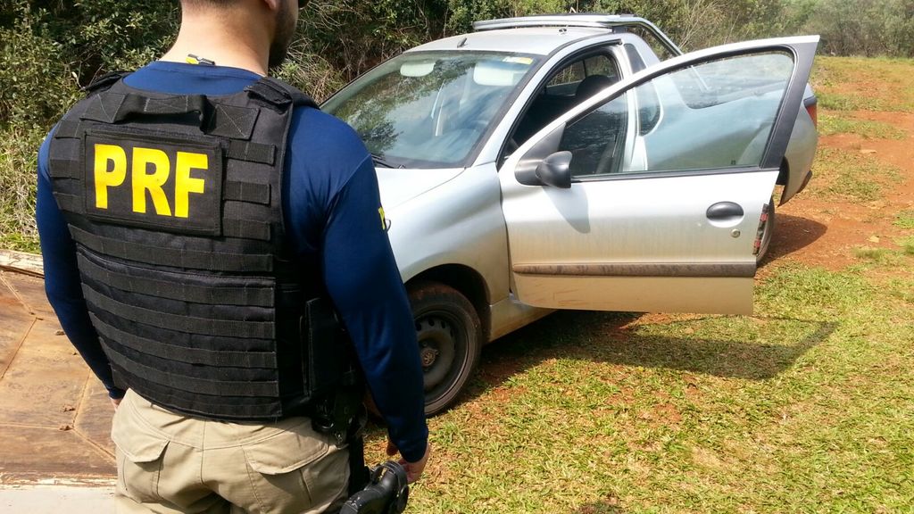 Veículo com registro de roubo é encontrado abandonado em Campos Novos