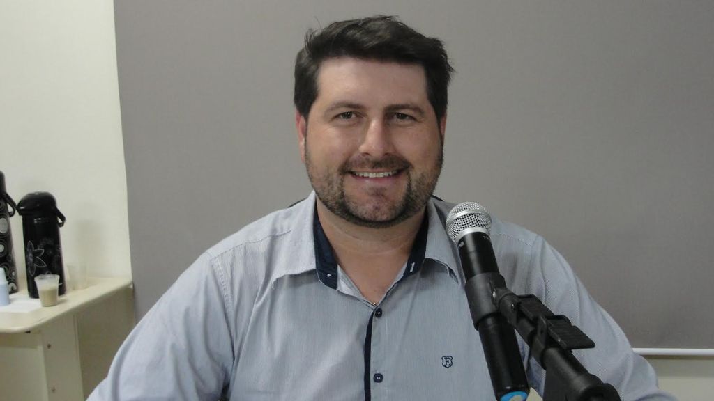 vereador Parisenti solicita abrigo de ônibus próximo à UPA