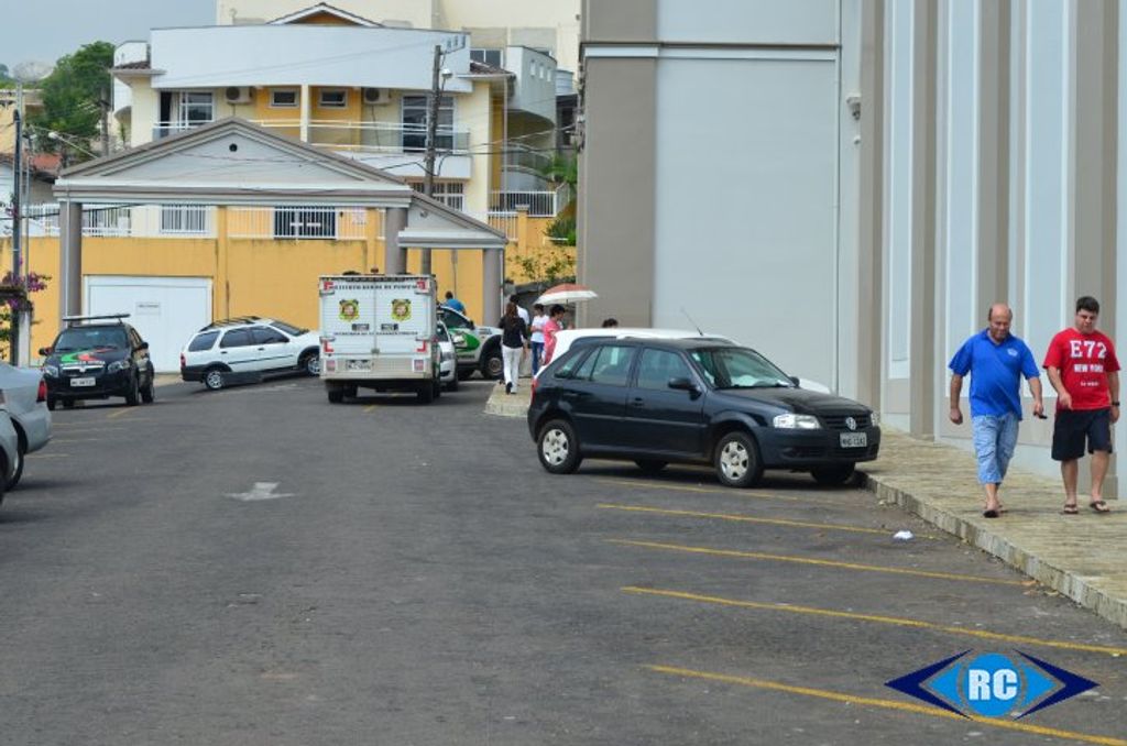 Homem morre após cair de forro de igreja em Capinzal