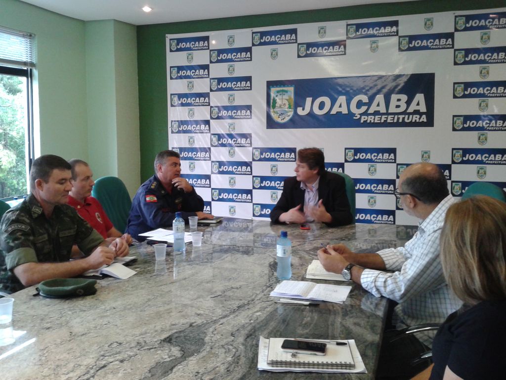 Reunião na Prefeitura avalia estragos causados pelos vendaval em Joaçaba