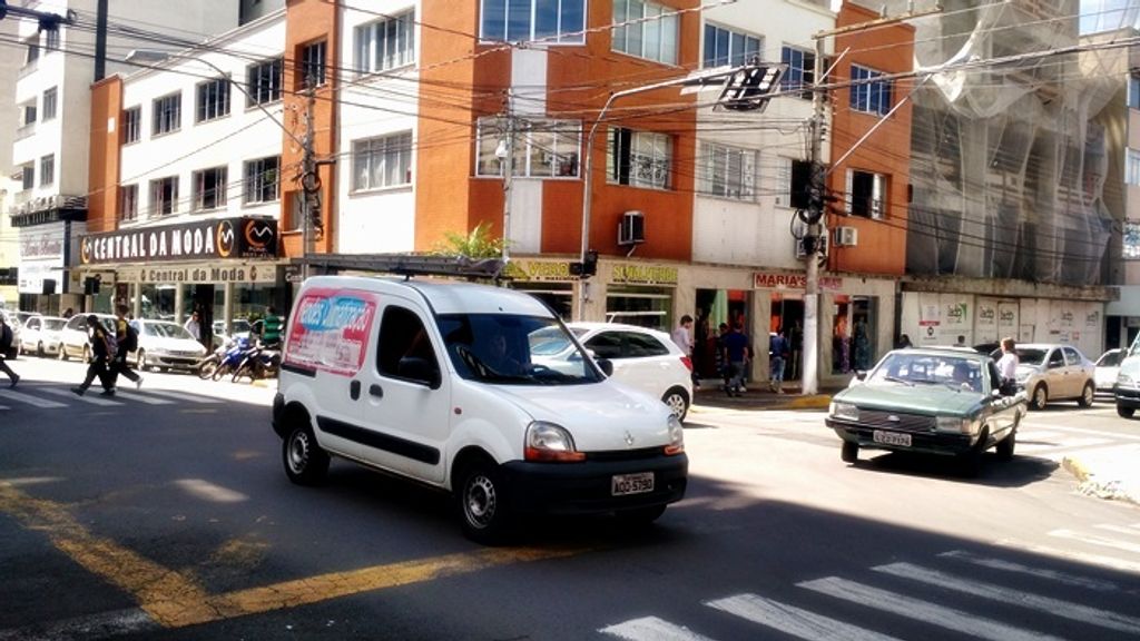 Prefeitura promete resolver na tarde desta segunda o problema da falta de sinaleira no Centro
