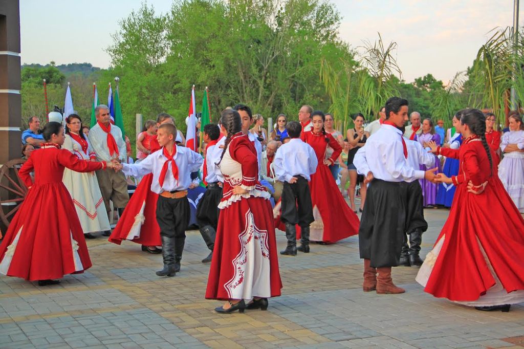 Semana Farroupilha inicia com caminhada em Piratuba