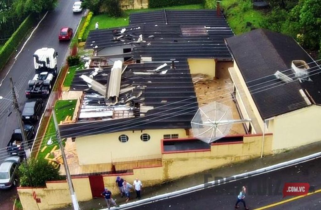 Assista – Imagens aéreas mostram os estragos do vendaval em Joaçaba