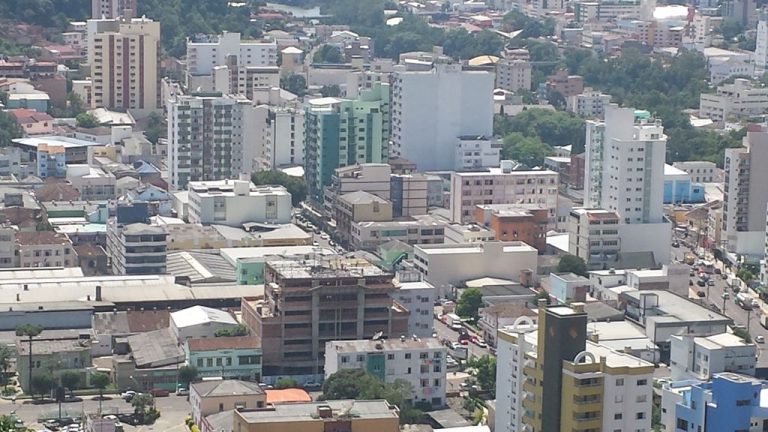 Alto valor de aluguéis contribui para fechamento de pequenas empresas em Joaçaba, afirma vereador