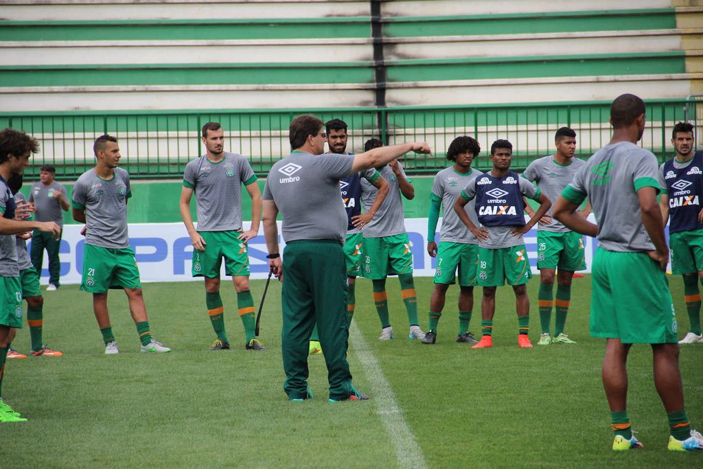 Duelo Histórico – Chape, orgulho do Oeste, tenta derrubar o campeão da América