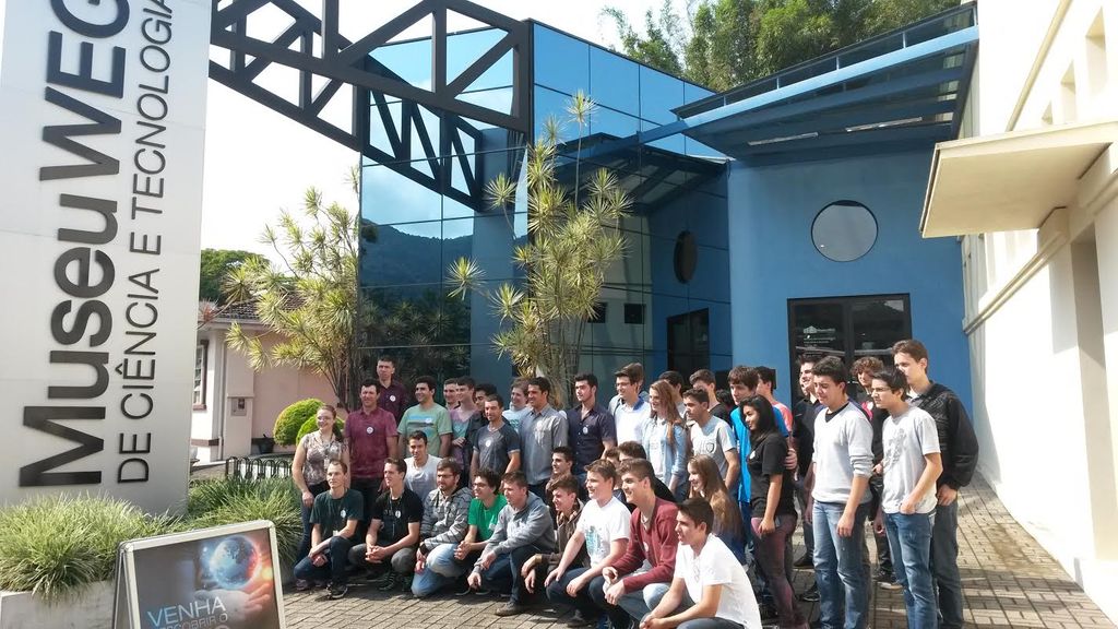 Alunos do SENAI realizaram visita técnica na Empresa WEG
