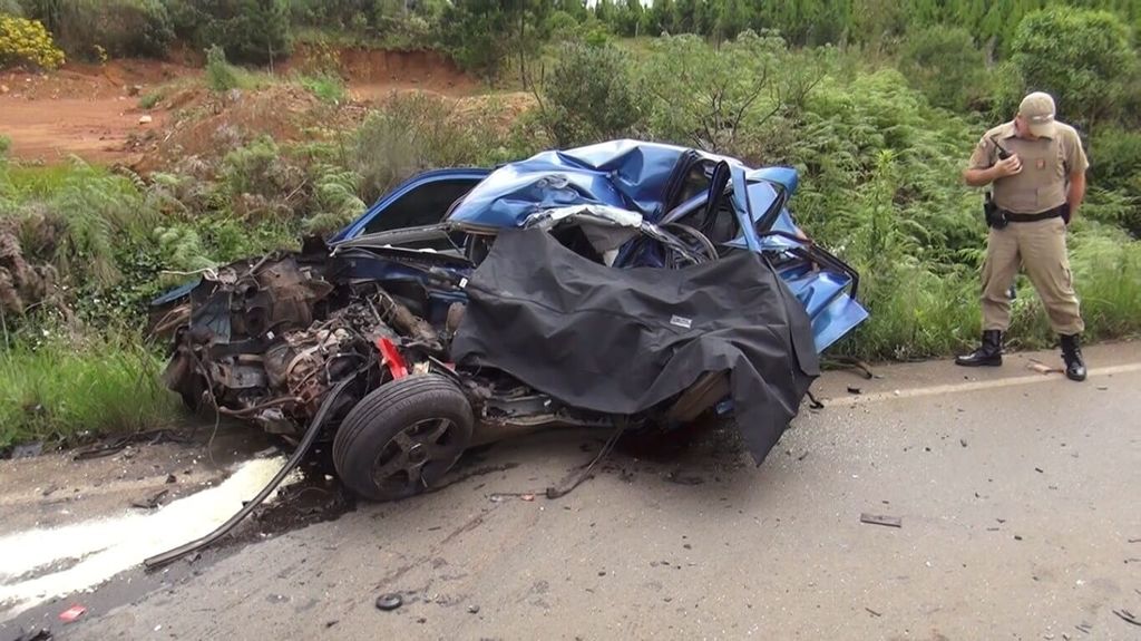 Homem morre em acidente após esfaquear mulher e tentar fugir em Caçador