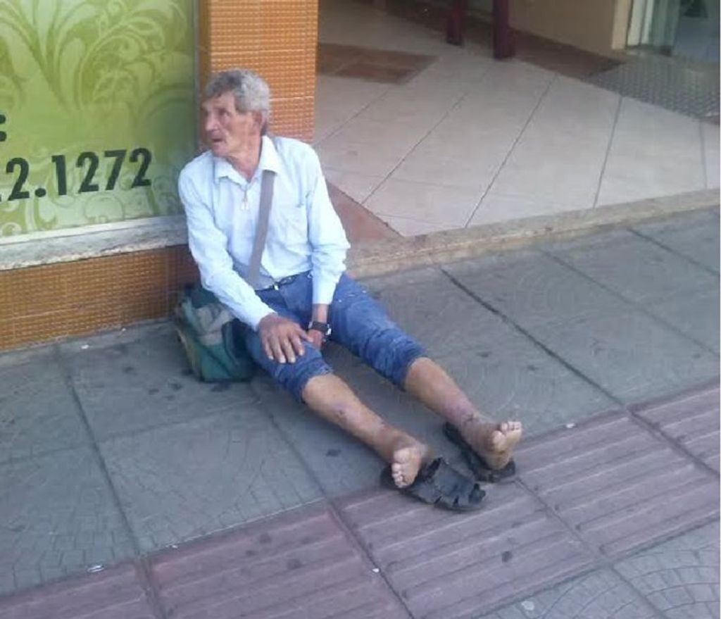 Situação de idoso com problemas de saúde chama a atenção