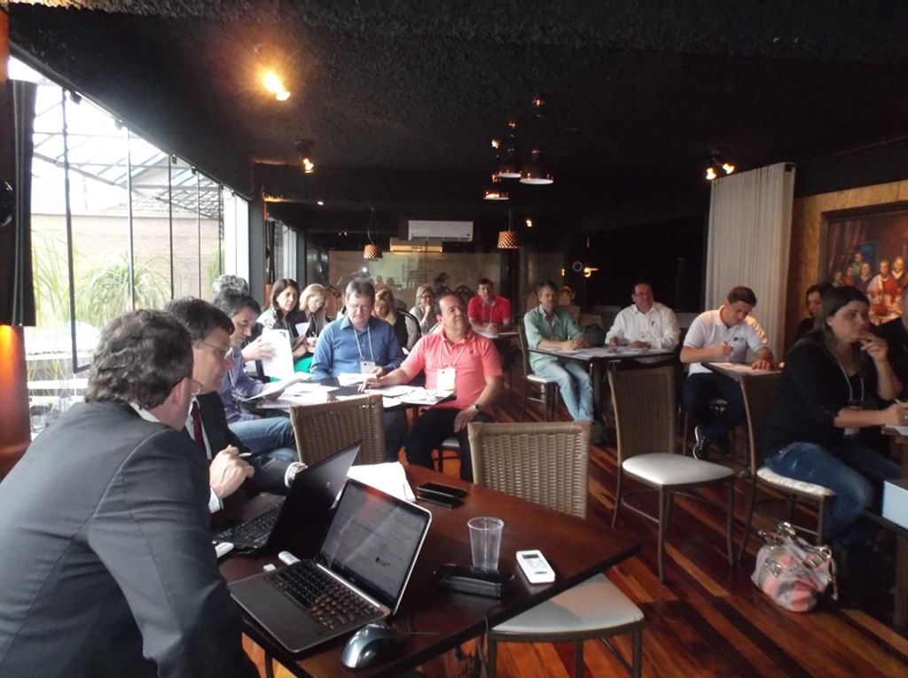 Gestores e presidentes de 21 CDLs participam de treinamento em Joaçaba