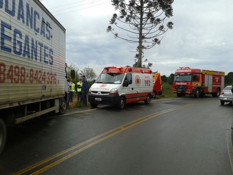 Motorista morre na batida entre caminhão e veículo de passeio em Campos Novos