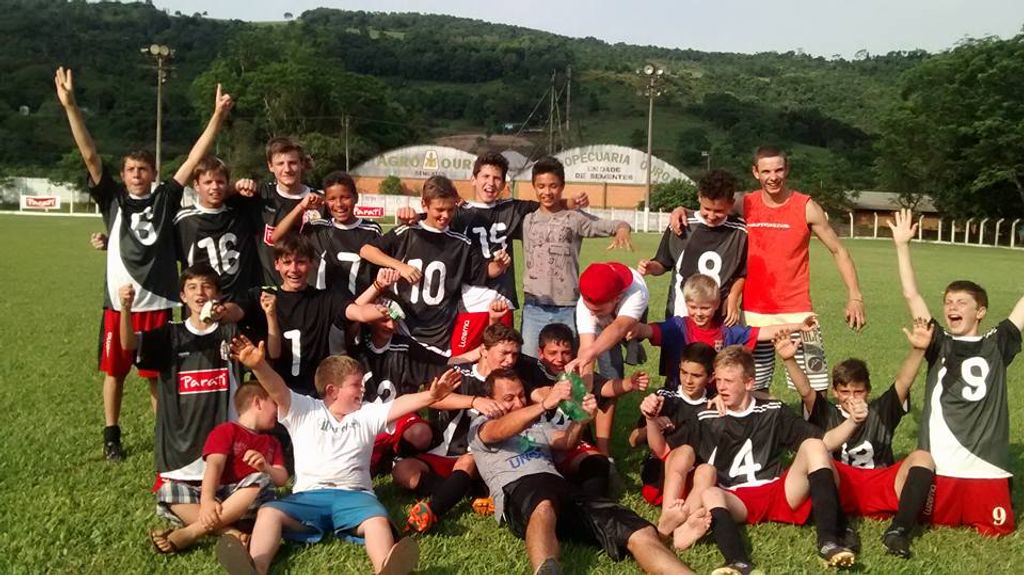 Escola de Luzerna vence etapa regional Centro-Oeste do Moleque Bom de Bola