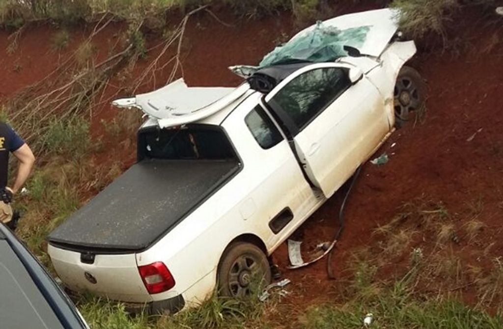 Motorista bêbado destrói veículo na BR-470