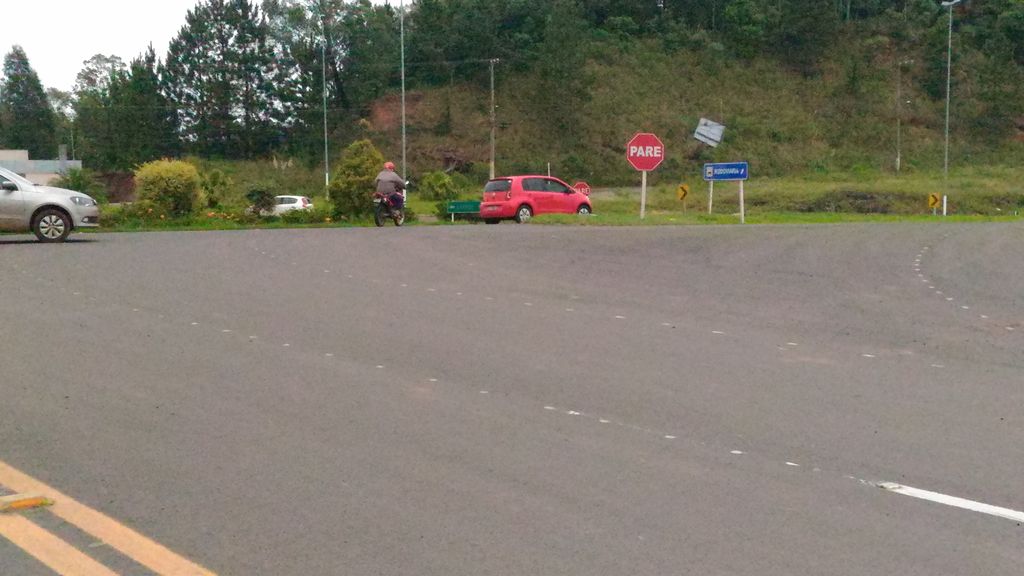 Vereador cobra responsabilidade pela falta de sinalização em via de acesso à BR 282