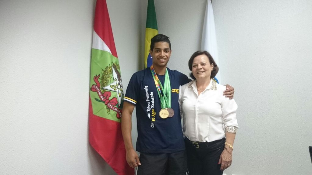 Atleta do tênis de mesa de Joaçaba conquista 4 medalhas na fase nacional dos Jogos Escolares