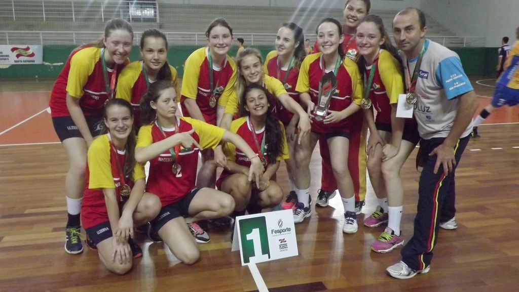 Handebol feminino de Luzerna é campeão na etapa regional da Olesc
