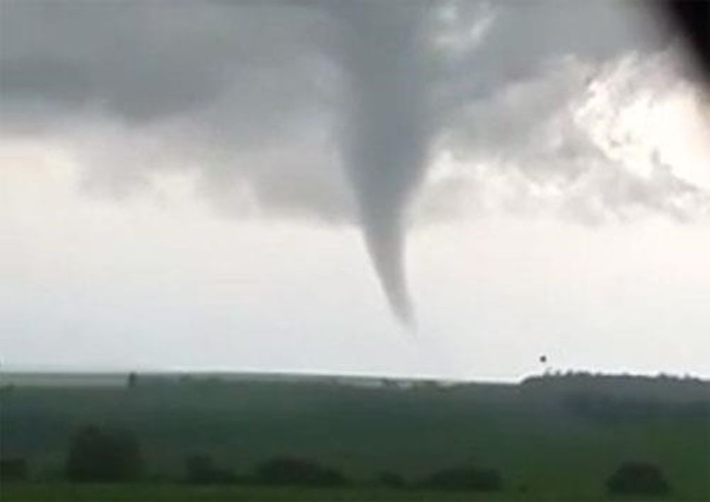 Assista – Tornado deixa 20 feridos e causa destruição no Paraná