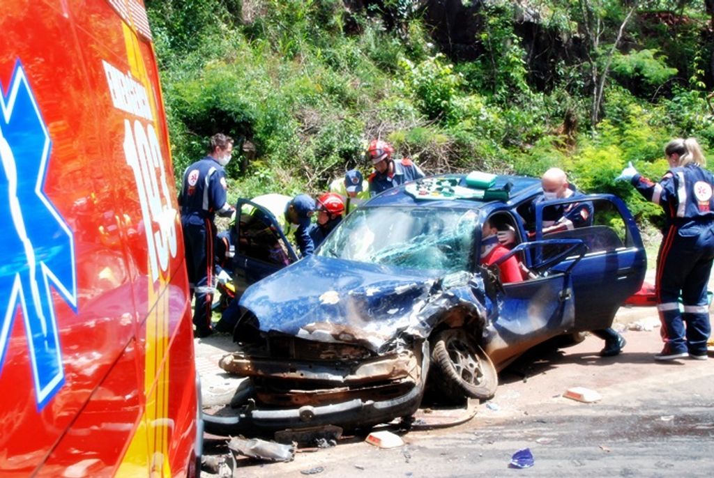 Acidente no Acesso Adolfo Zigelli deixa três feridos