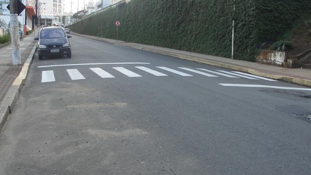 Faixas de pedestres de várias ruas de Herval d’ Oeste recebem nova pintura
