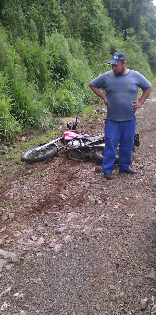 Saída de pista deixa motociclista gravemente ferido na SC-135