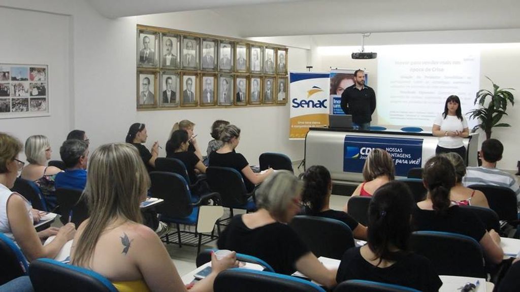 Palestra para empresários aborda inovação e vendas em época de crise