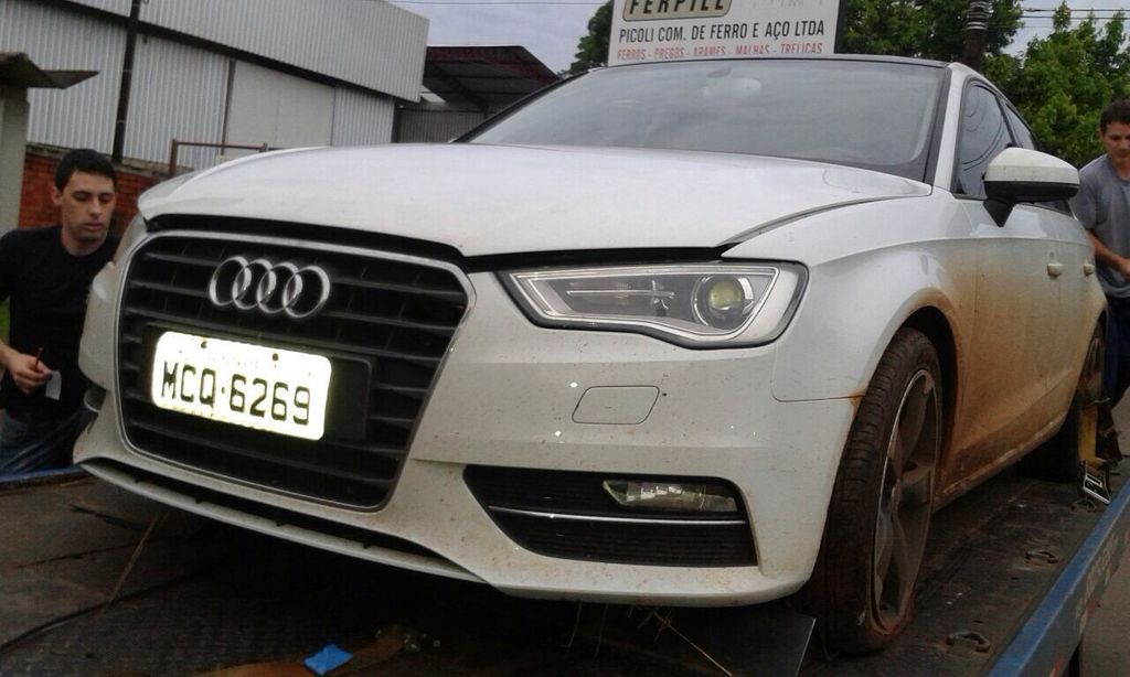 Bandidos usam carro roubado em Catanduvas para tentar assaltar banco no RS. Audi foi recuperado