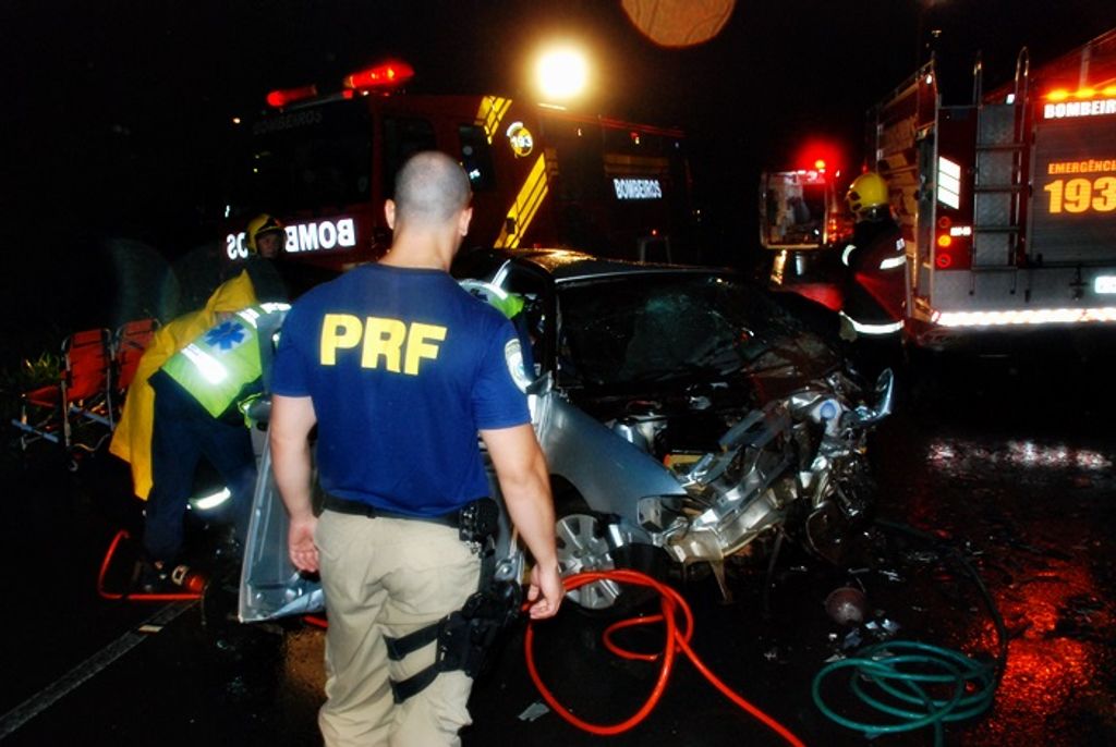 Batida frontal mata duas pessoas na BR-282 em Joaçaba