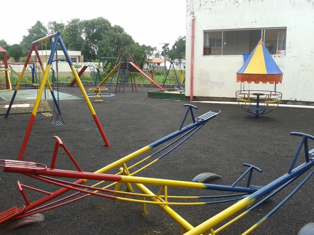Parquinho da Escola Nossa Senhora de Lourdes é reformado através de programa social da Celesc