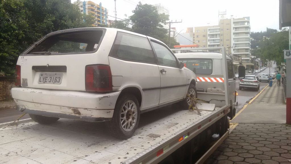 Motorista bêbado bate veículo contra casa e acaba preso em Herval