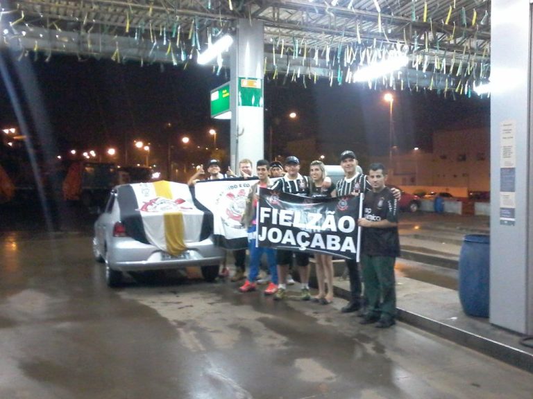 Torcida Fielzão Joaçaba comemora o título do Corinthians