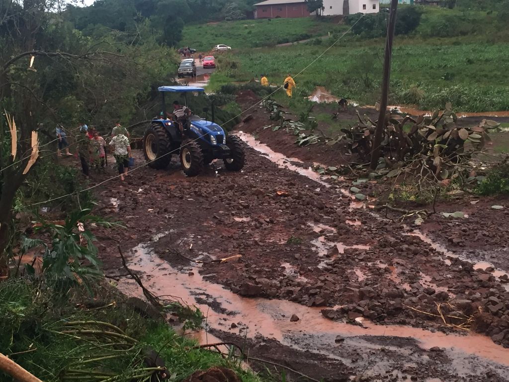 Tornado provoca estragos e deixa feridos em Chapecó