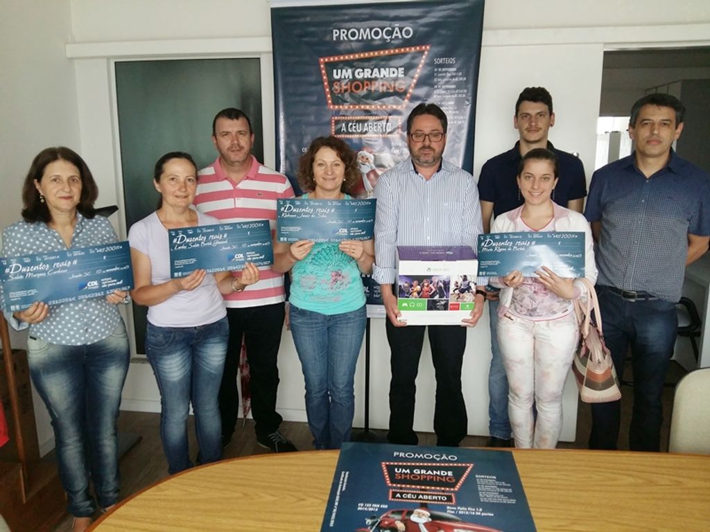 CDL Joaçaba entrega prêmios da promoção de Natal