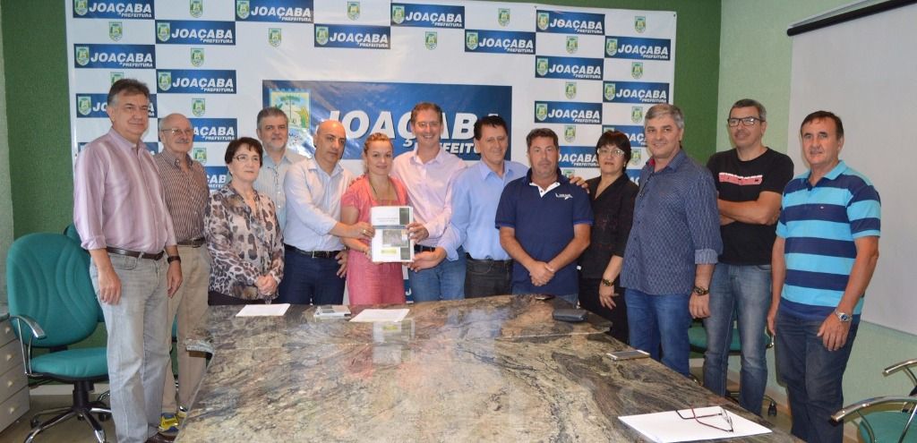 Prefeitura recebe projeto de licenciamento ambiental do Aeroporto Santa Terezinha