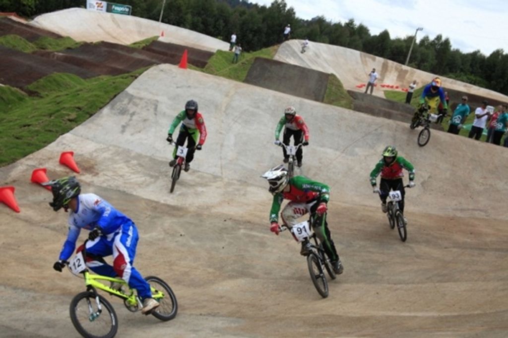 Na inauguração da pista de Bicicross do Jasc,  Florianópolis campeã