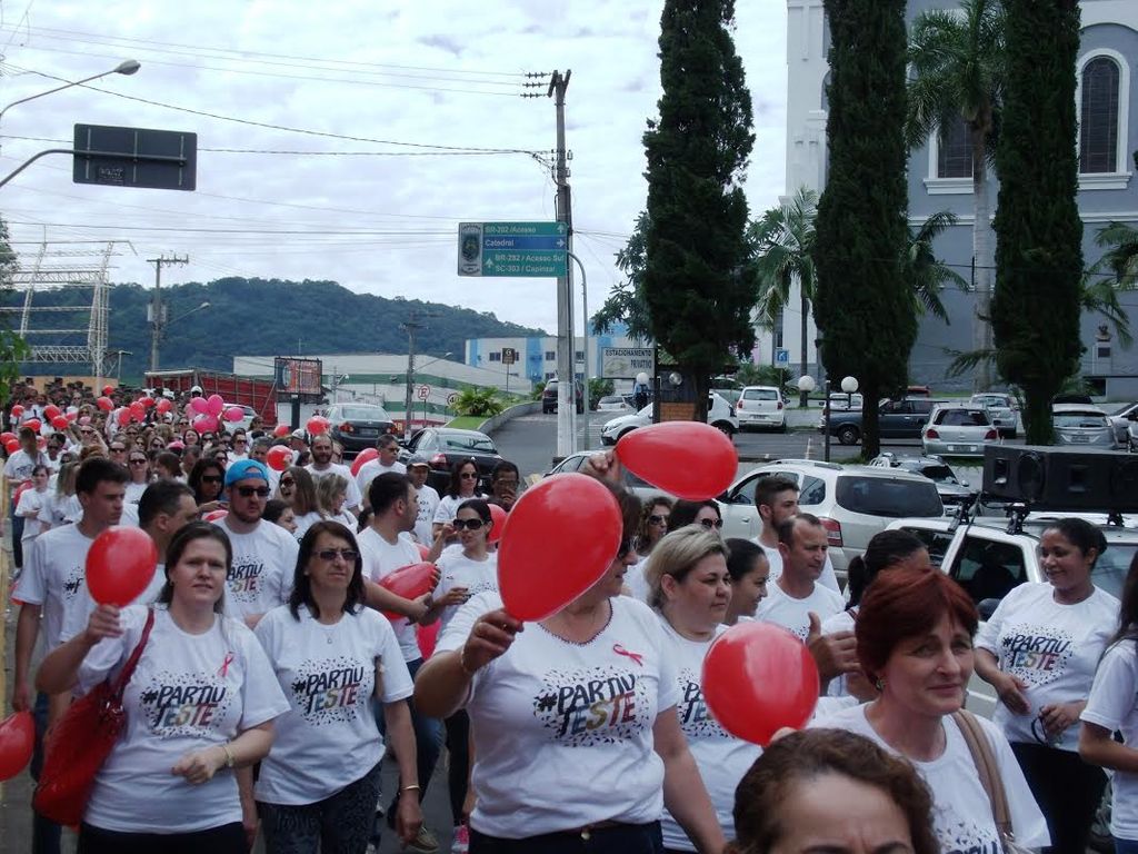 Caminhada marca o Dia Mundial de Luta Contra a AIDS em Joaçaba