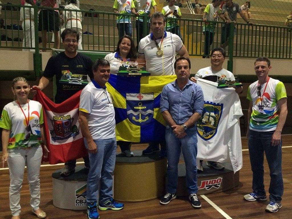 Judô feminino de Joaçaba é campeão por equipes