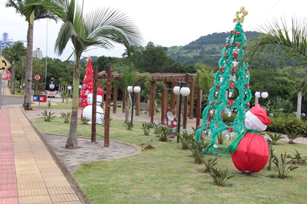 Piratuba faz o acendimento das luzes de Natal nesta quinta-feira, dia 03
