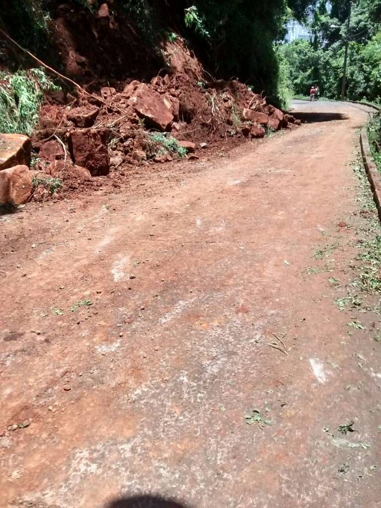Rua em Herval passou o final de semana interditada devido a um desmoronamento