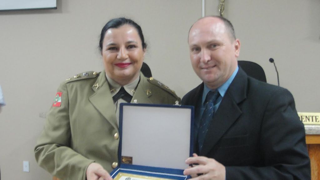 Tenente Coronel Lucimar Savaris recebe o título de Cidadã Honorária Hervalense