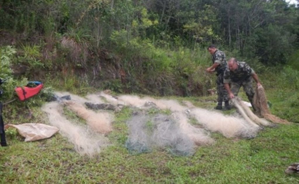 Polícia Militar Ambiental apreende mais de 300 metros de rede no Lago da Usina de Campos Novos