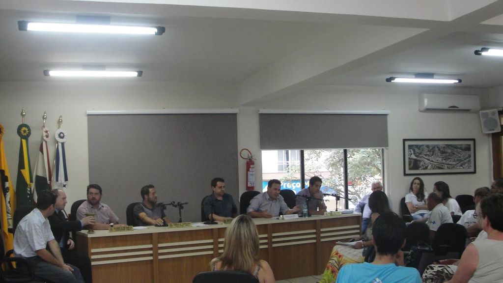 Servidores pedem apoio aos vereadores para melhorar índice de reajuste proposto pela prefeitura