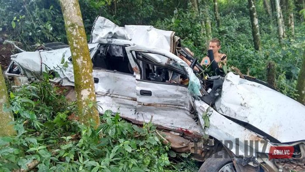Grave acidente envolvendo três veículos de Santa Catarina deixa um morto no RS