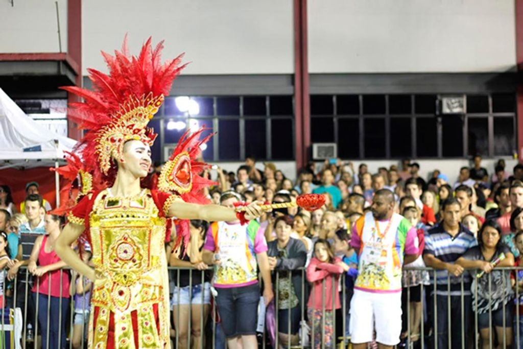 Vale Samba tem novo primeiro casal de mestre-sala e porta-bandeira