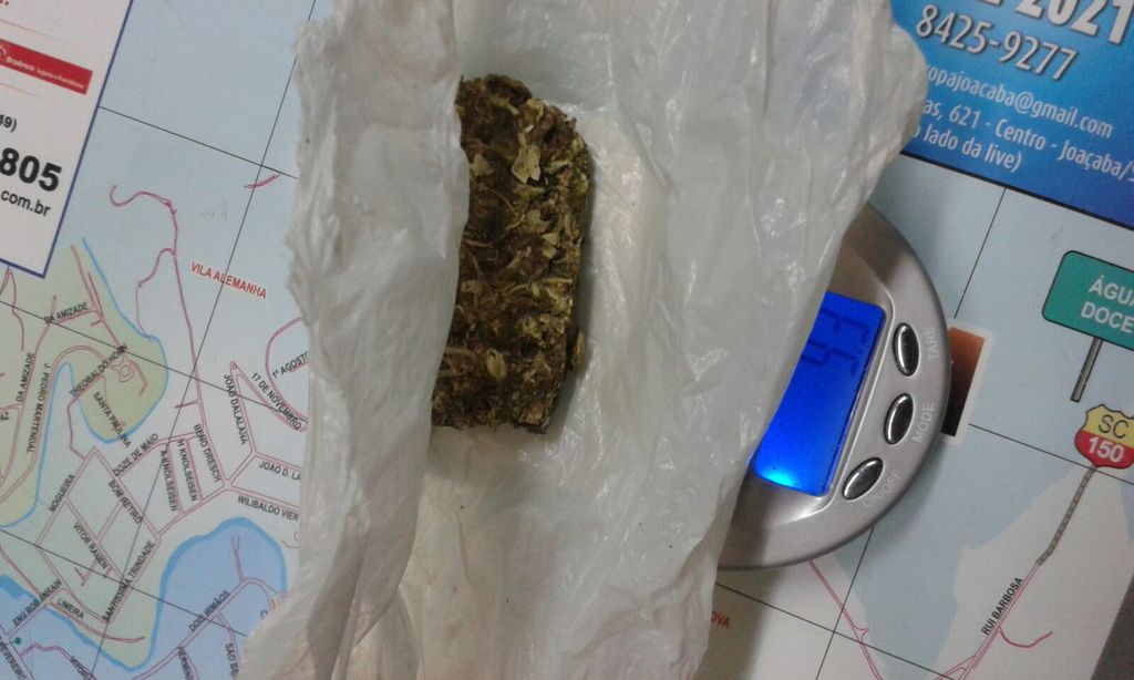 Motociclista é pego com maconha em Joaçaba
