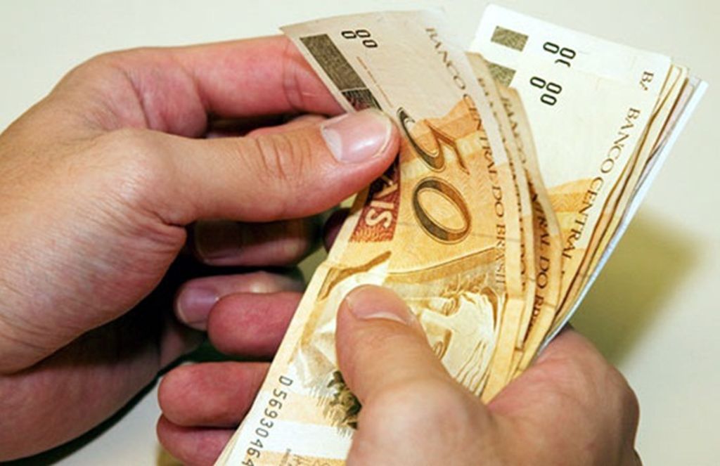 Salário mínimo será de R$ 880 a partir de 1º de janeiro