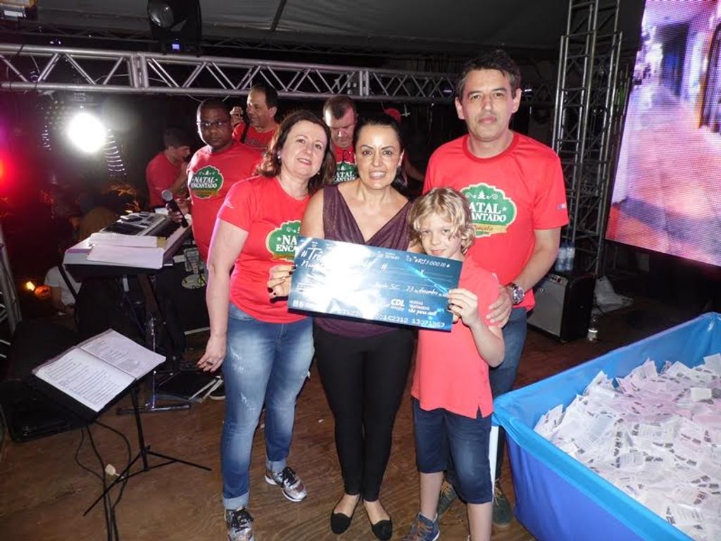 Loja Nana Nenê vence o concurso de vitrines da CDL de Joaçaba