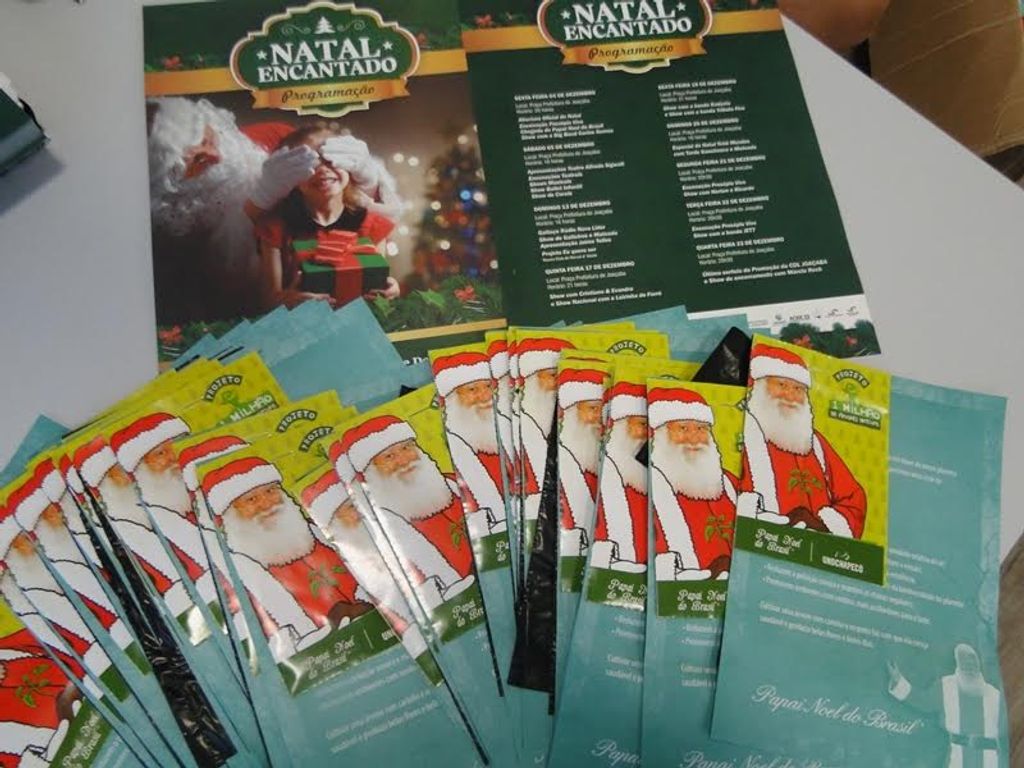 Papai Noel presenteia Meio-Ambiente de Joaçaba com 3 mil sementes de árvores