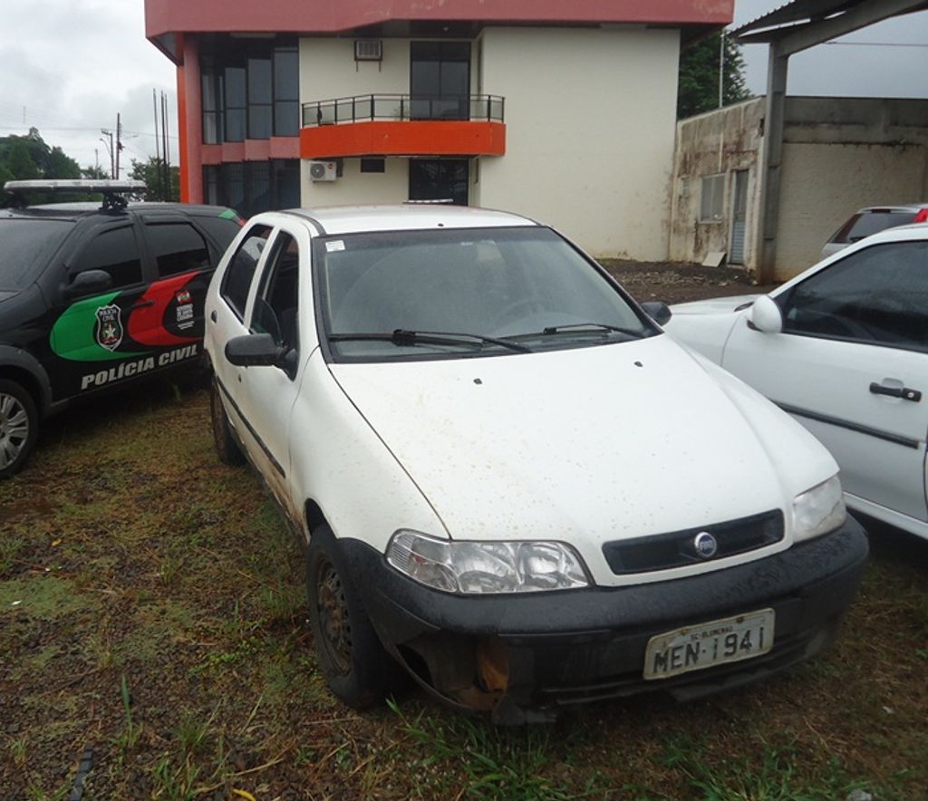 Homem é esfaqueado e tem carro roubado
