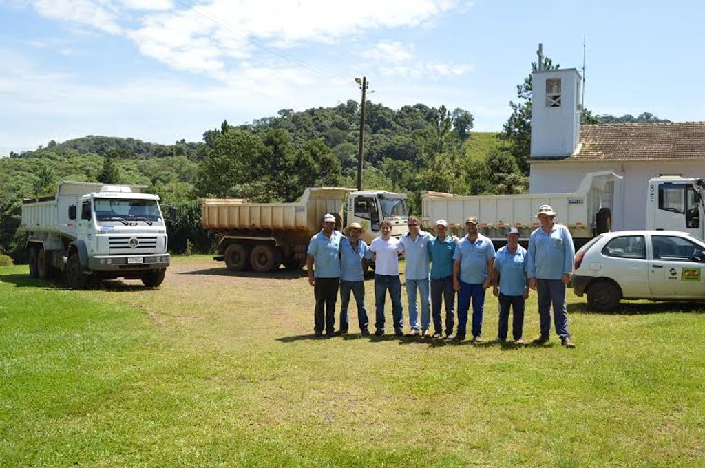 Inicia a recuperação das estradas de Santo Antônio do Caraguatá e Santa Clara